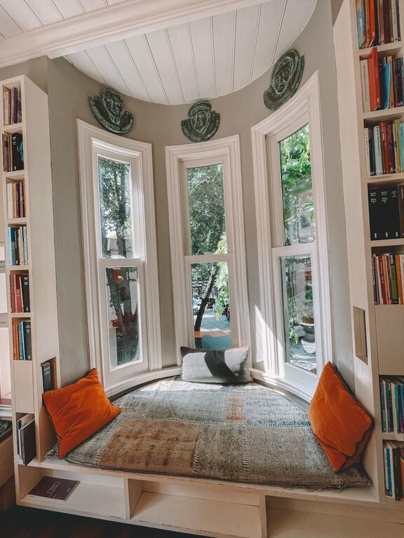 Easy Ways to Create a Cozy Reading Nook in Your Home